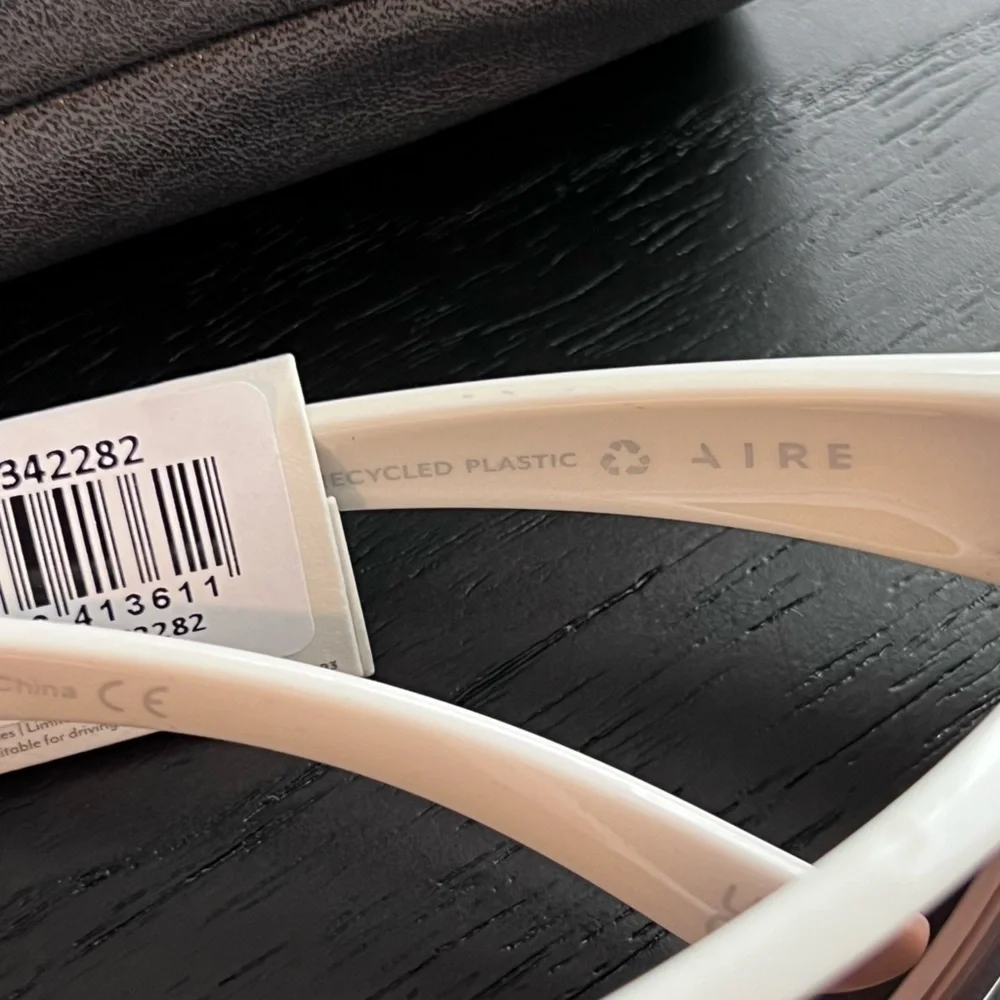 Aire Tucana - Ivory Sunglasses Unisex